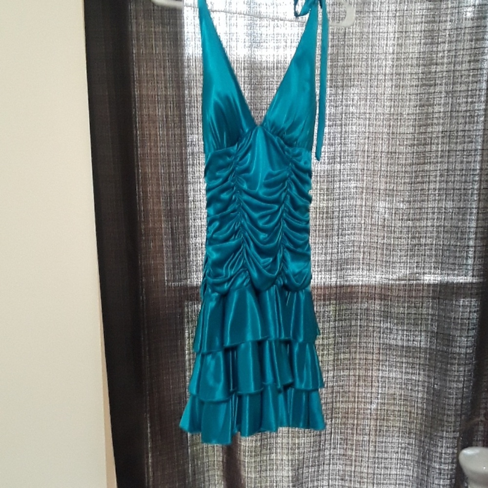 Dresses - Picture 7 of 7